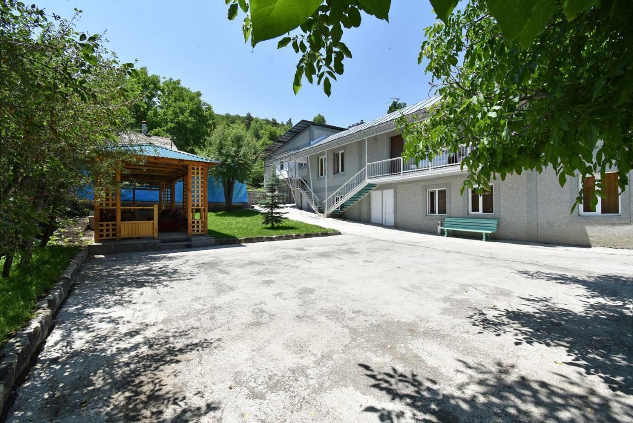 Guest House Arsan Tsaghkadzor Esterno foto
