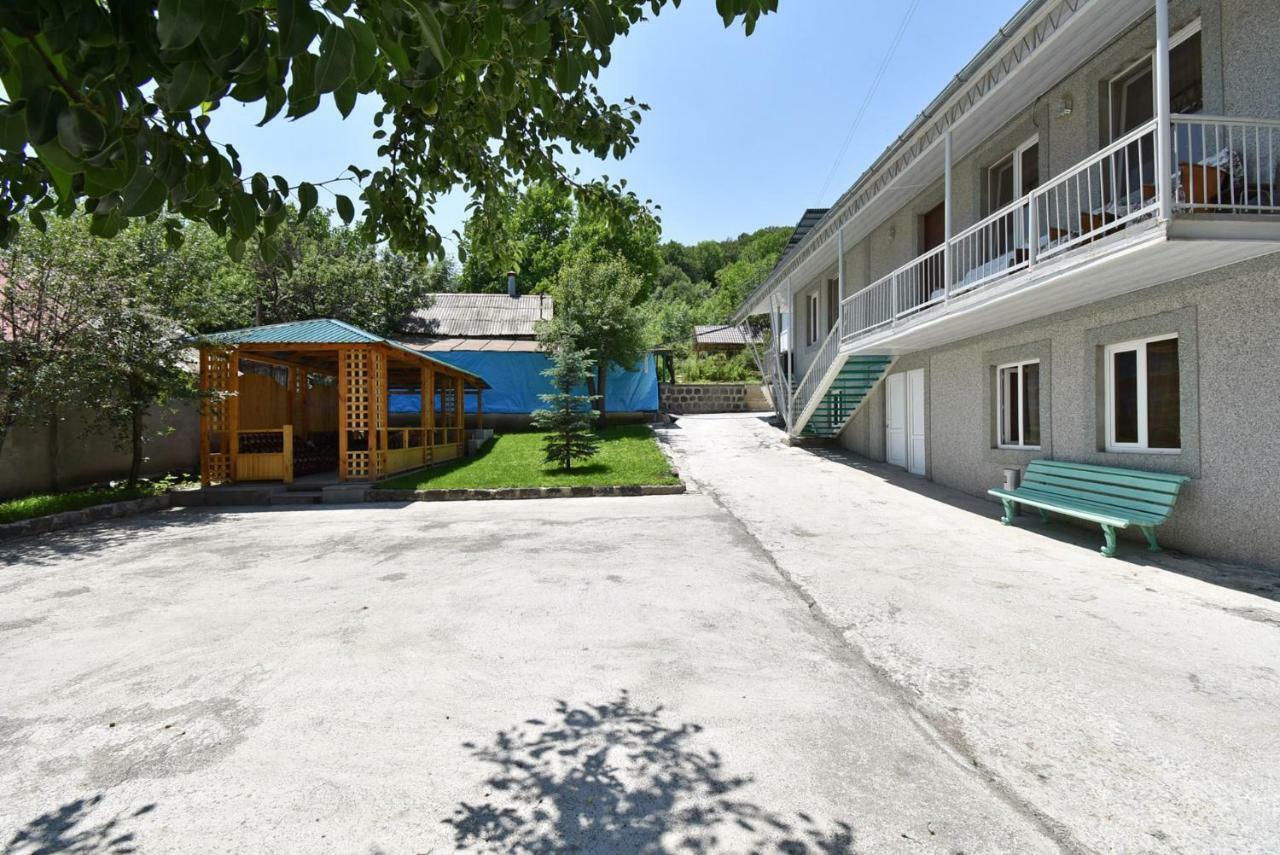 Guest House Arsan Tsaghkadzor Esterno foto