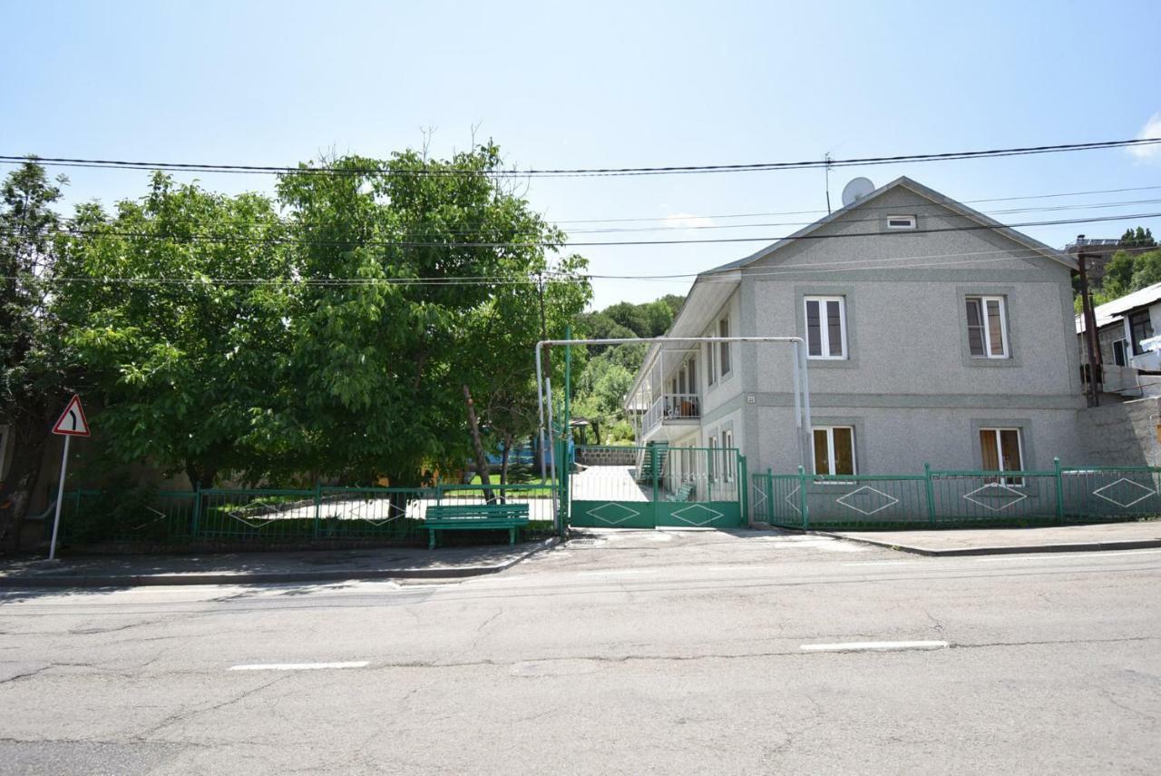 Guest House Arsan Tsaghkadzor Esterno foto