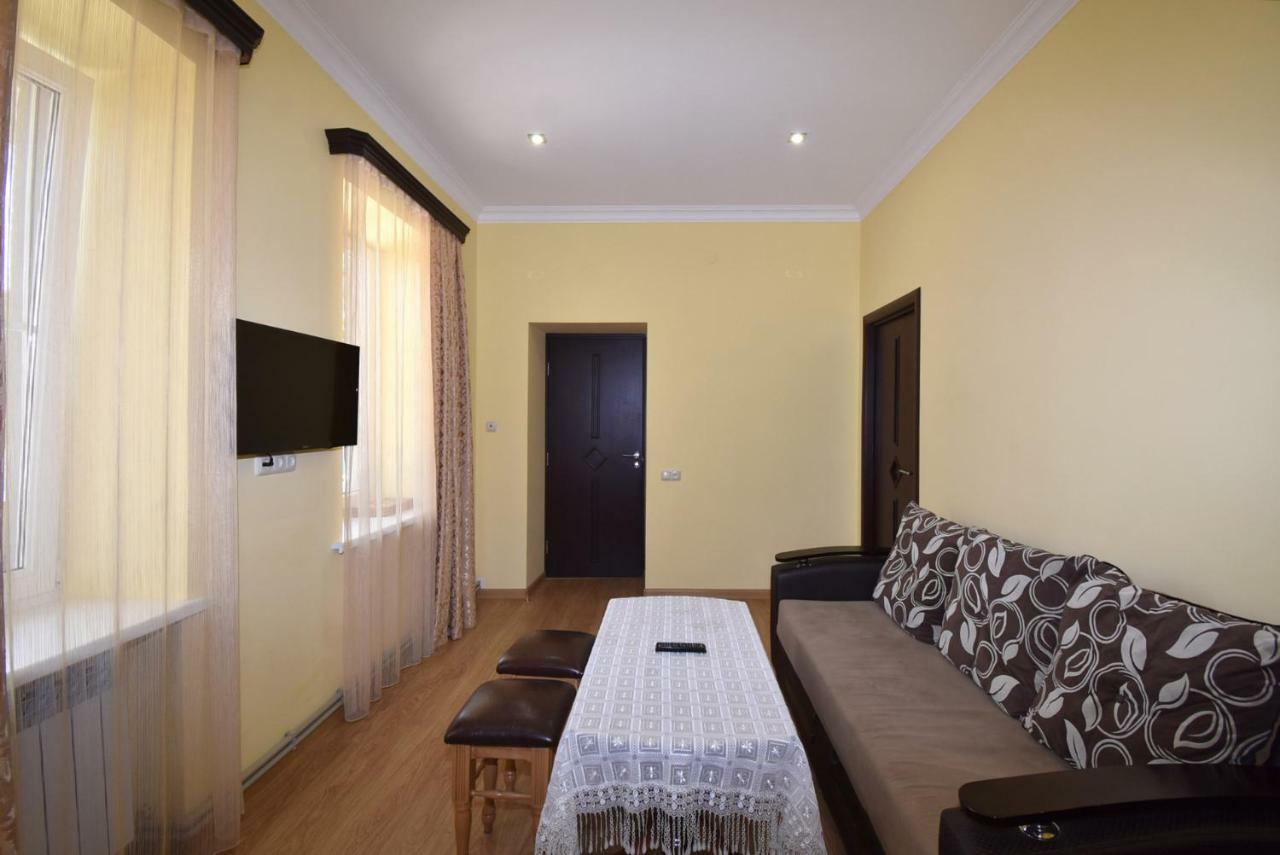 Guest House Arsan Tsaghkadzor Esterno foto